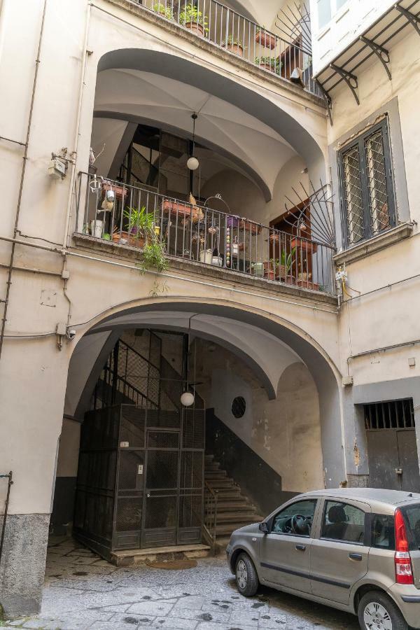 Una Stanza Al Museo 那不勒斯 外观 照片